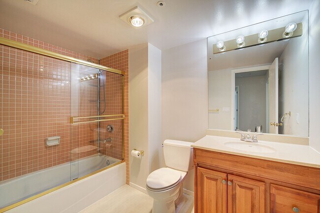 Building Photo - 4bd/3.5ba Mercer Island Home