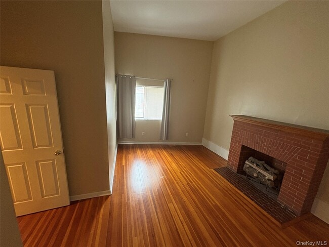 Building Photo - 4 E Main St