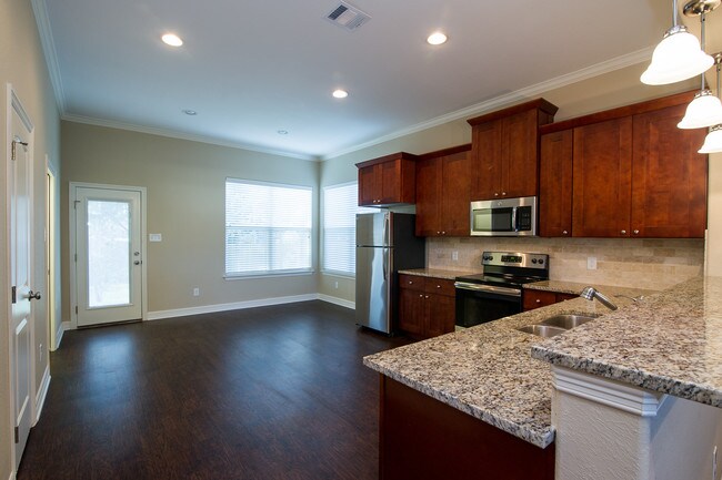 Building Photo - 1008 Dominik Dr