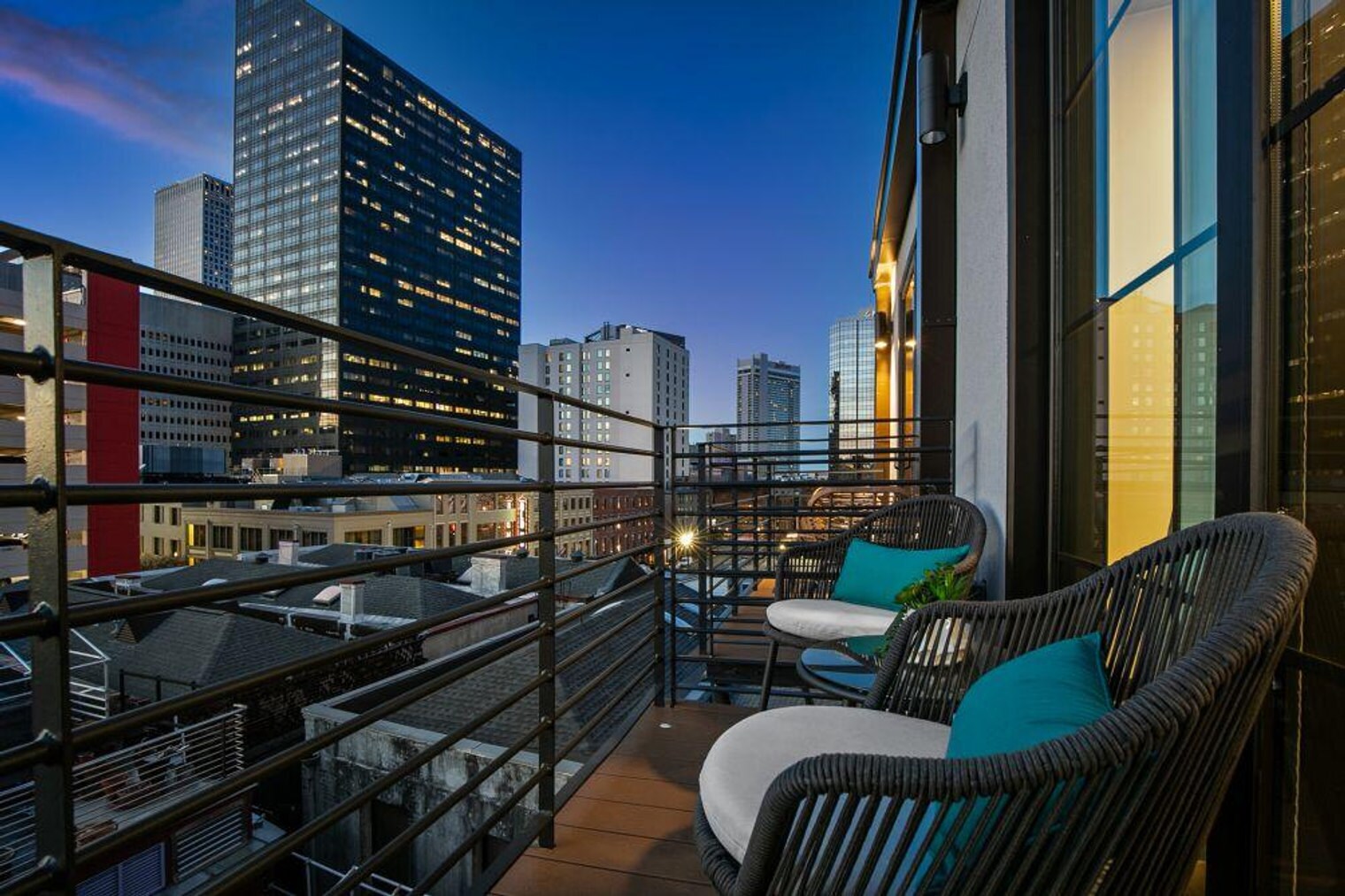 Building Photo - 611 Commerce St