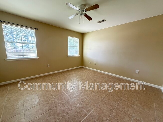 Building Photo - 1314 N Range Ave