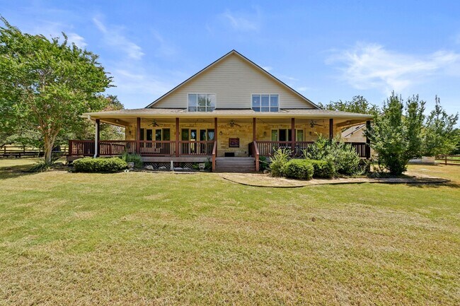Building Photo - 211 Moore Ln