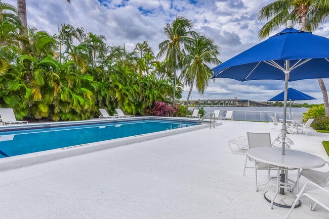 Building Photo - 2860 S Ocean Blvd