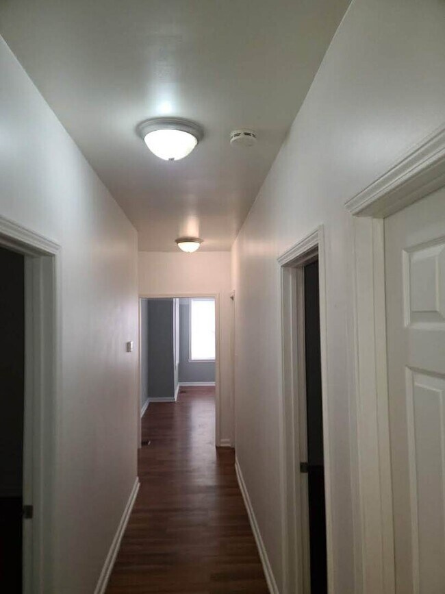 Building Photo - 6635 S Maplewood Ave