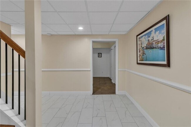 Building Photo - 915 Chipley Ct NE