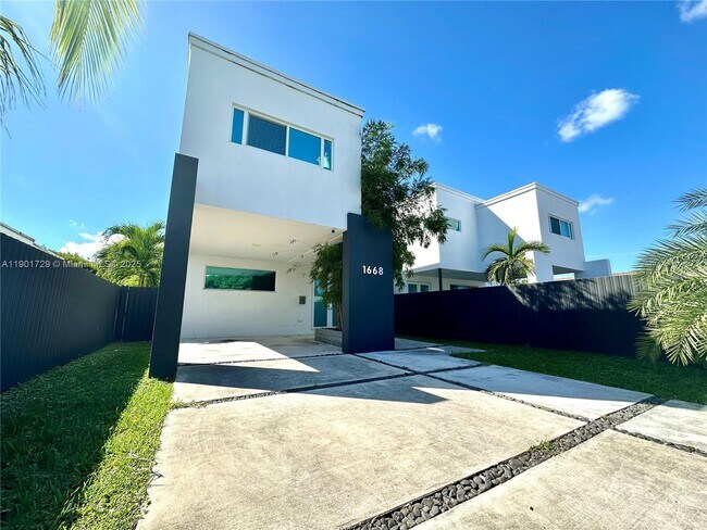 Primary Photo - 1668 SW 29th Ave