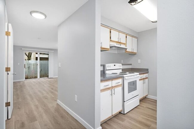 Building Photo - 2bed/1.5bath Townhome Available Today! Get...