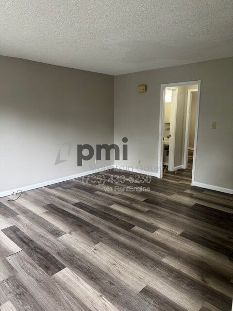 Building Photo - 54 Greenwood Cir