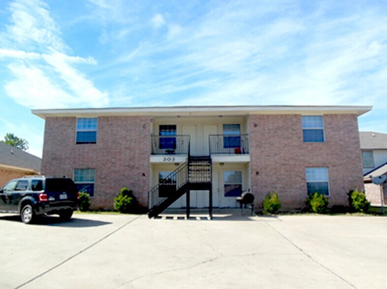 Primary Photo - 303 S 42nd St