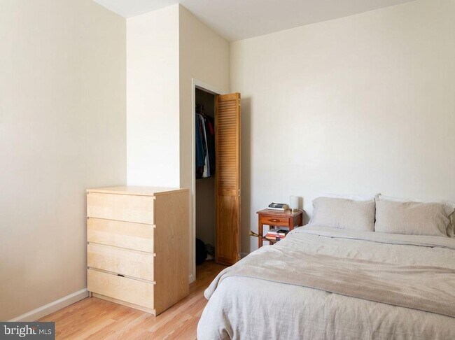 Building Photo - 2025 N Gratz St