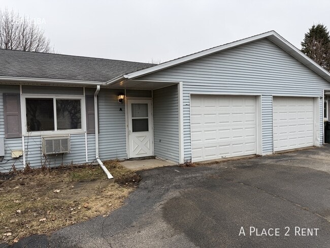 Building Photo - 1733 Hemlock Dr