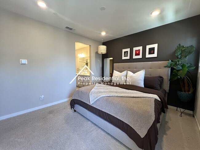 Building Photo - 3069 High Meadow Walk