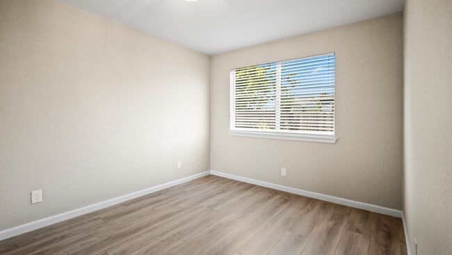 Building Photo - For Rent: Beautifully Updated 3-Bedroom Ho...