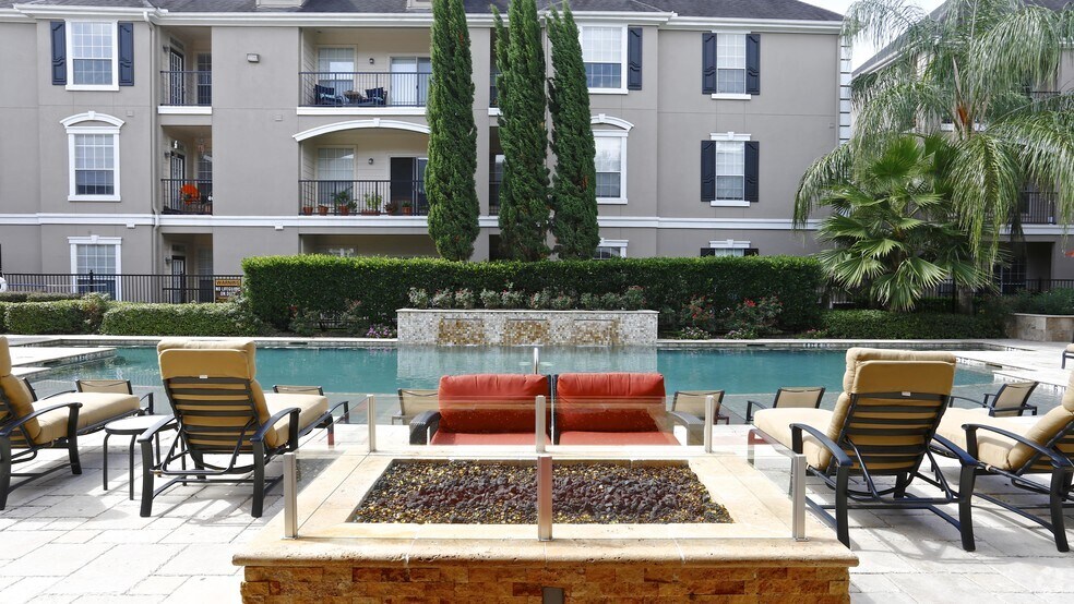 Estates at Bellaire 4807 Pin Oak Park Houston TX 77081 Apartment Finder