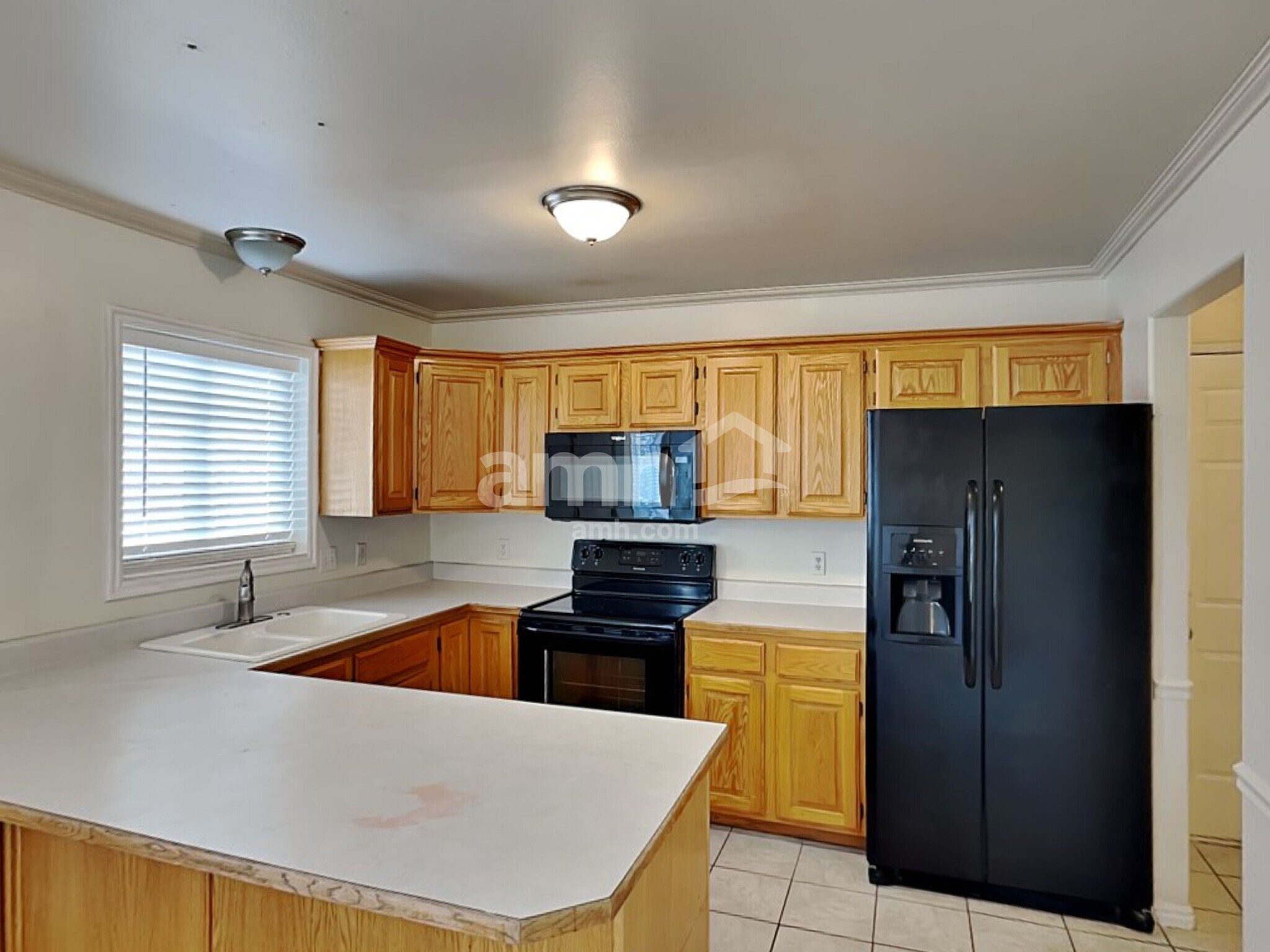 Building Photo - 523 E Center St