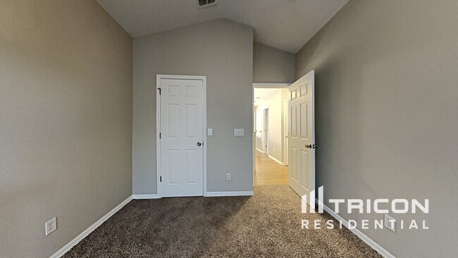 Building Photo - 1360 Holly Glen Run