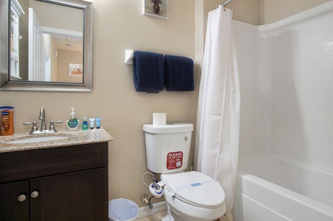 Building Photo - Modern 3-Bedroom, 2-Bath Townhouse near Ch...