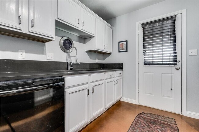 Building Photo - 1302 River Ridge Dr