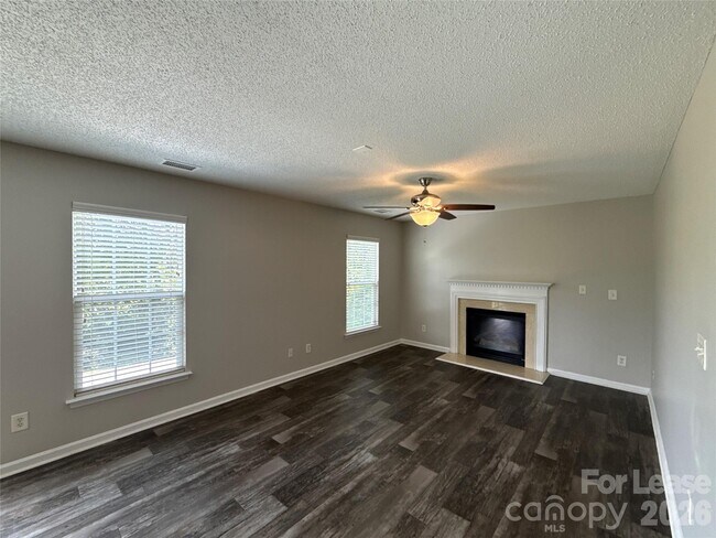 Building Photo - 1032 Meadowbrook Ln SW