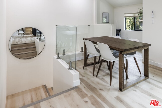 Building Photo - 9024 Phyllis Ave