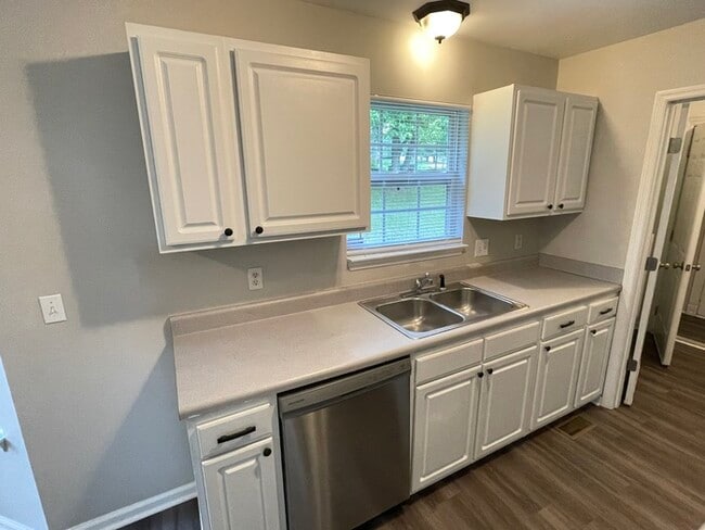Building Photo - Goodlettsville area home with 1 car garage!