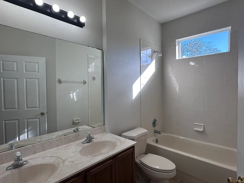 Building Photo - 5556 Oakworth Pl