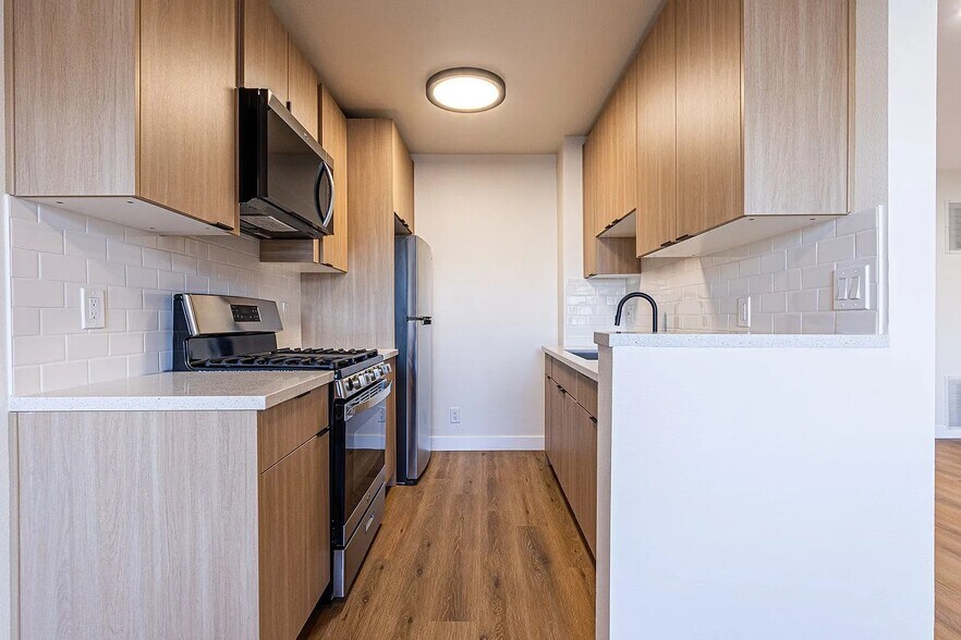 Building Photo - 3401 Ocean Park Blvd