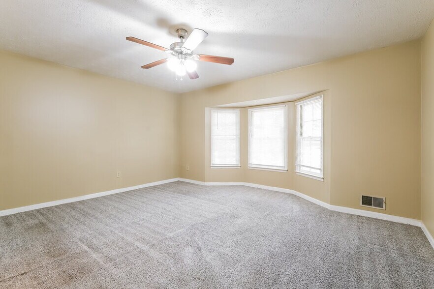 Building Photo - 2432 Hillboro Cir S W
