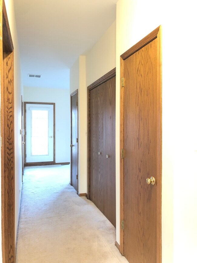 Building Photo - 116 W Center St