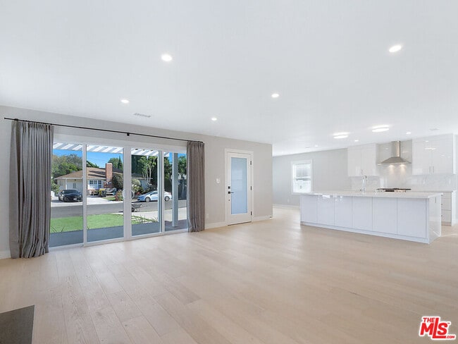Building Photo - 11323 Utopia Ave