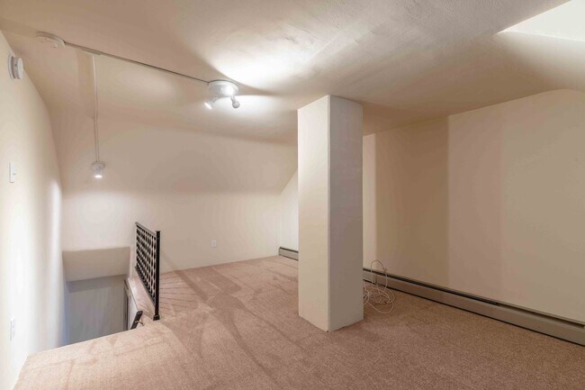 Building Photo - 2 bed/1 bath Townhome in WC Boro w/Off Street Parking