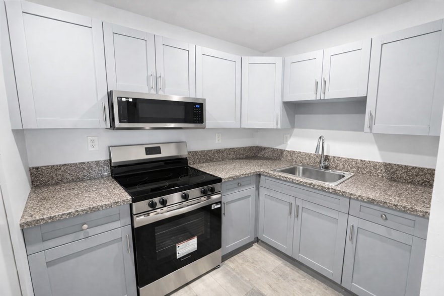Building Photo - Casa Linda Apartments-3300 S Dixie Hwy