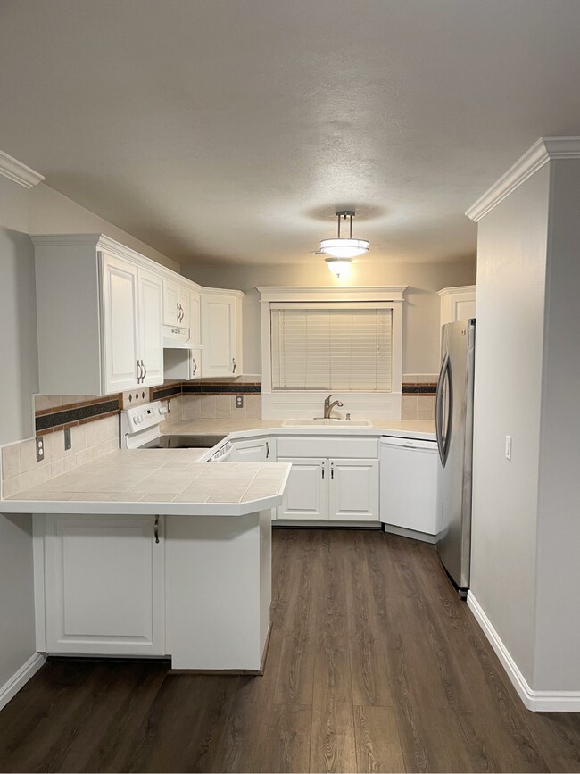 Building Photo - 720 E 1500 S