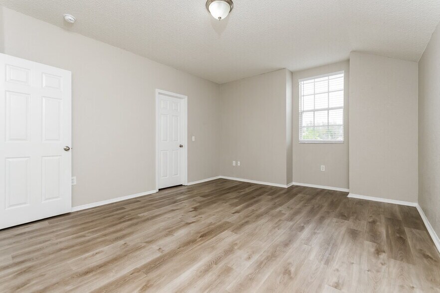 Building Photo - 2207 Santa Lucia St