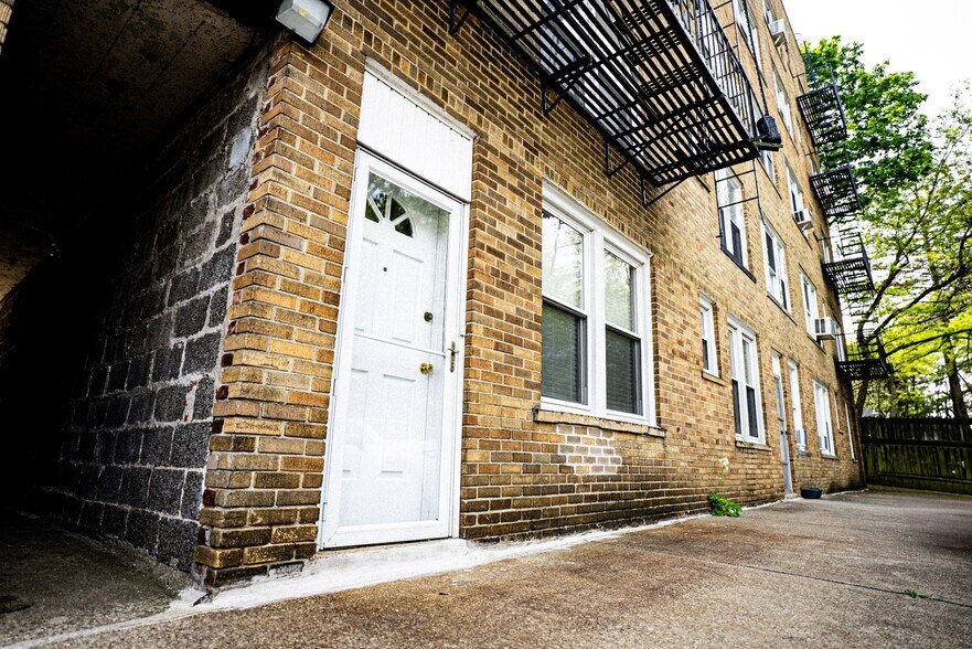Building Photo - 218 Broad Ave