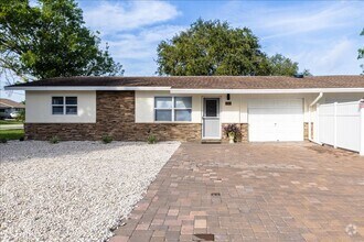 Building Photo - ANNUAL RENTAL - 3 Bed, 2 Bath Fully Furnis...