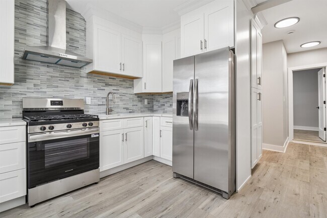 Building Photo - 324 Pacific Ave