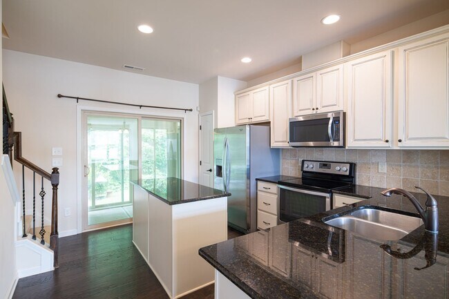 Building Photo - 2 Bedroom, 2.5 Bath Townhome w/ Loft and S...