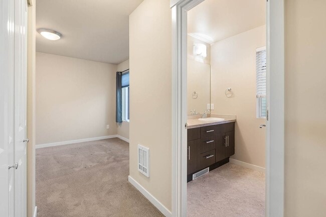 Building Photo - 4326 NE 3rd St