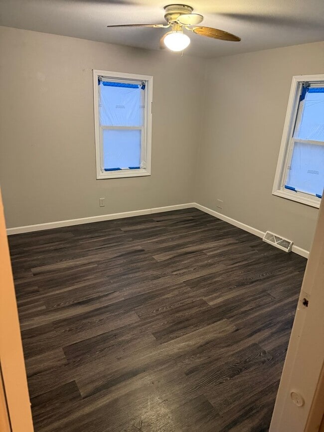 Building Photo - 2 bedroom house