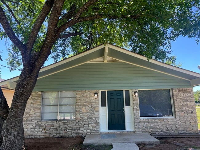 Primary Photo - 1108 Reyes St