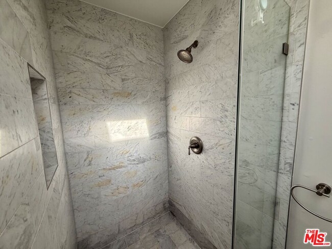 Building Photo - 812 N Alfred St