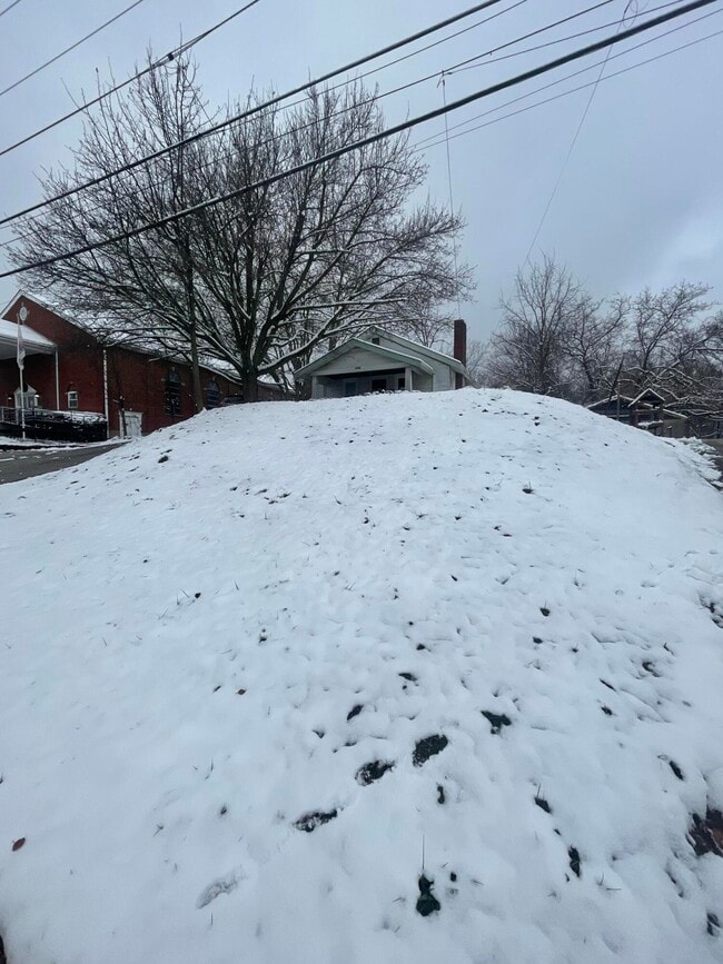 Building Photo - 8224 W Main St