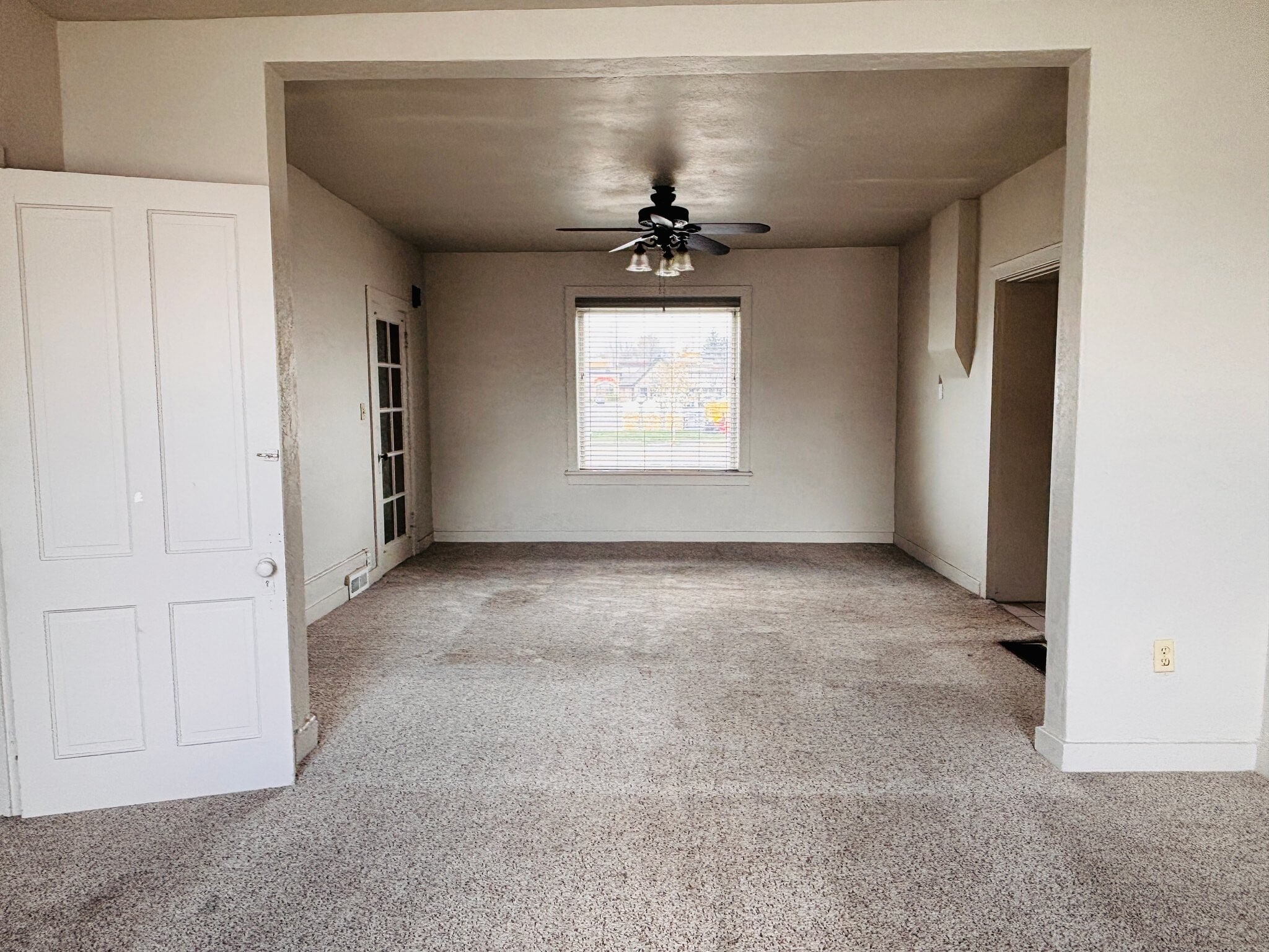 Building Photo - 12 E 200 S