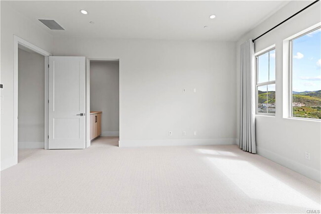 Building Photo - 122 Mossvine