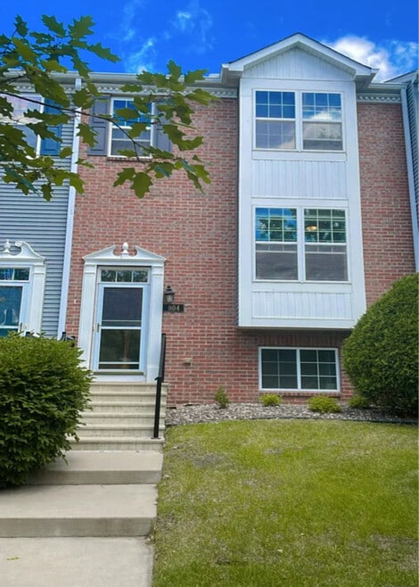 Building Photo - 804 Village Pkwy