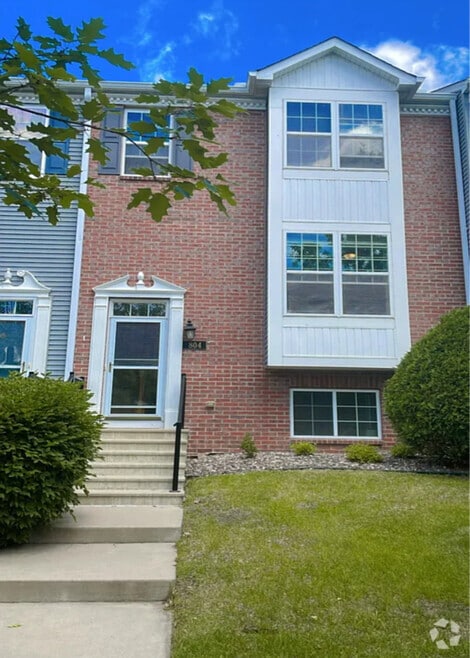 Building Photo - 804 Village Pkwy