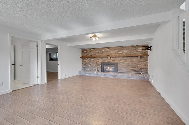 Building Photo - $2,600.00, 4-Bedroom, 3-Baths, Single Fami...
