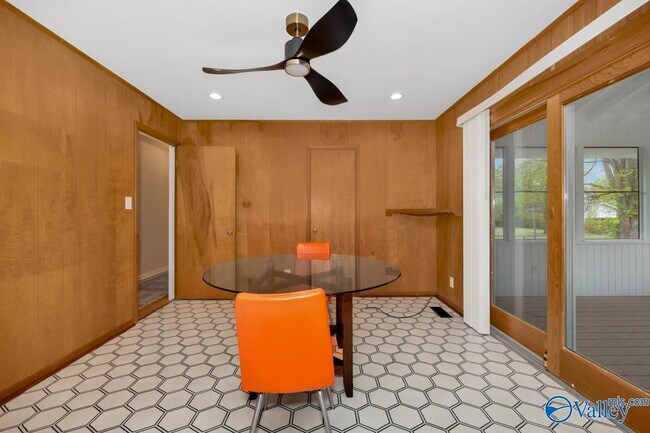 Building Photo - 1610 Chapman Ave NE