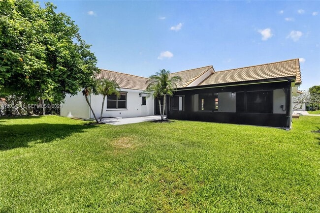 Building Photo - 9654 Sun Pointe Dr
